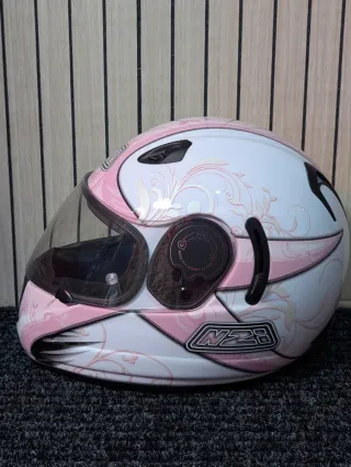 Casco de moto rosa NZI