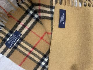 2 Bufandas Burberry Originales: Beige y Cuadros