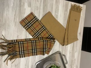 2 Bufandas Burberry Originales: Beige y Cuadros
