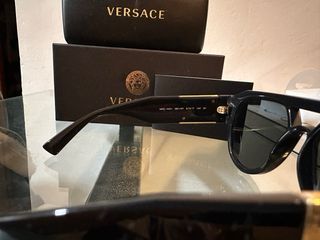 Gafas de Sol Versace Negras y Doradas