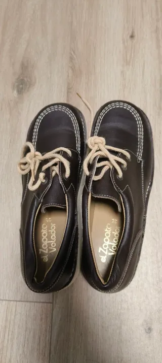 Zapatos marrones con cordones