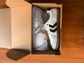 Zapatillas Hummel Beige y Blancas