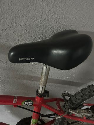 Bicicleta infantil blanca y roja