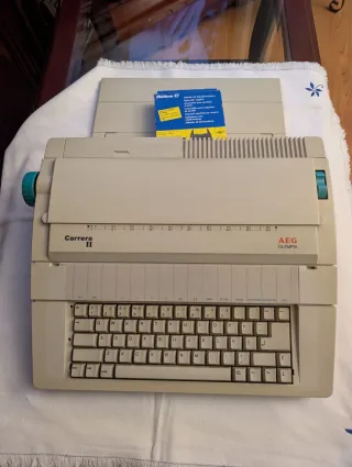 Máquina de escribir AEG Carrera II