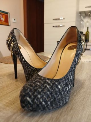 Tacchi Elisabetta Franchi con catena oro