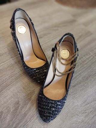 Tacchi Elisabetta Franchi con catena oro