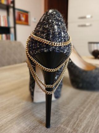 Tacchi Elisabetta Franchi con catena oro