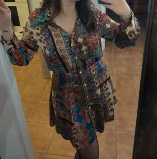 Vestido Zara estampado.