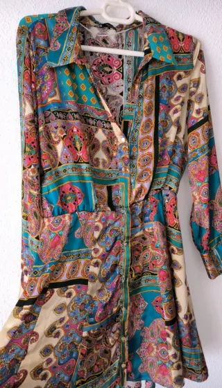 Vestido Zara estampado.