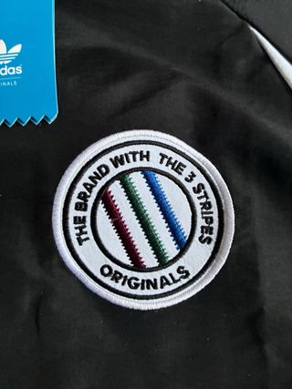 Chubasquero Adidas Negro y Blanco