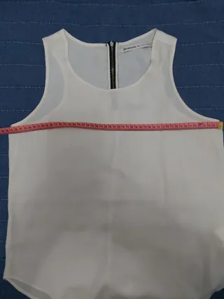 Camisa sin mangas beige con cremallera