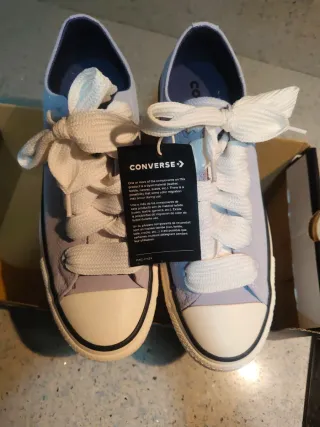 Converse Moradas y Blancas Nuevas Talla 38