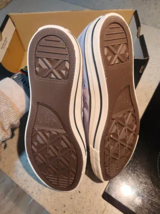 Converse Moradas y Blancas Nuevas Talla 38