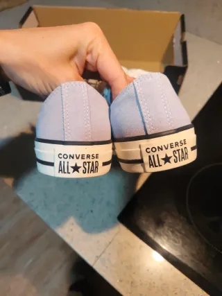 Converse Moradas y Blancas Nuevas Talla 38