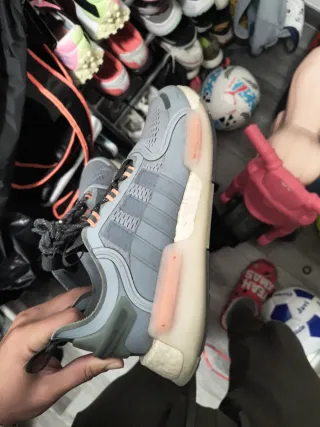 Adidas grises y naranjas casi nuevas