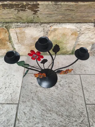 Porta candela in metallo con fiori