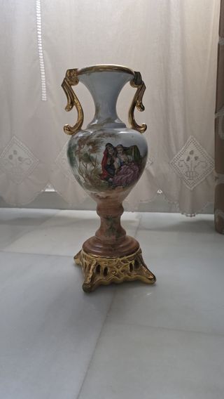 Jarrón antiguo decorativo