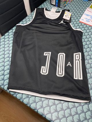 Camiseta Jordan Negra y Blanca Talla M