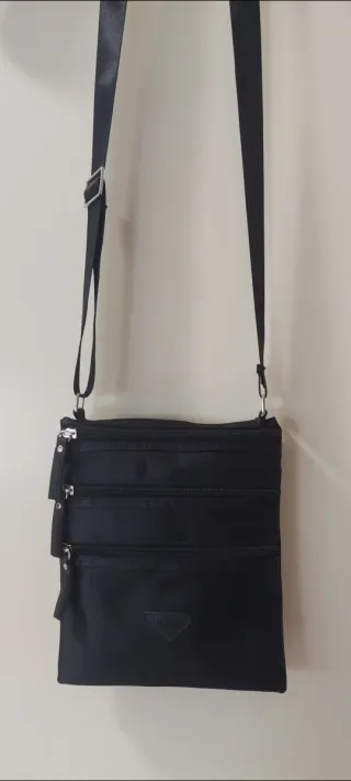 Borsello nero con zip