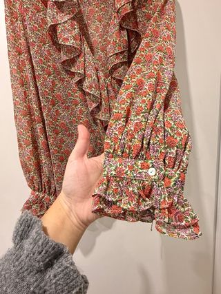 Blusa gasa flores volantes cruzada