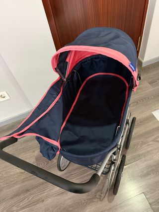 Coche de muñecas azul y rosa