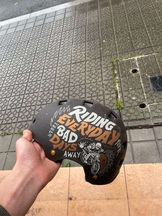 Mochila + patines fila + casco bueno. Pack