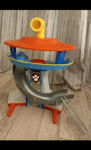 Set - Torre Patrulla Canina + 2 perros + coche.