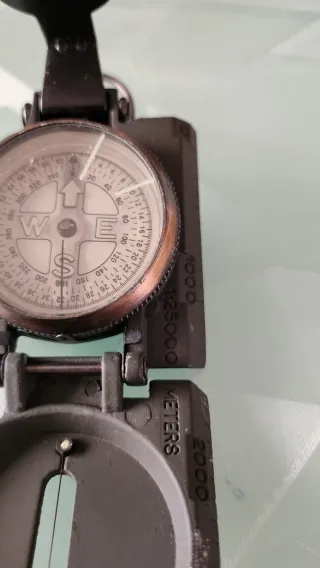 Brújula militar plegable