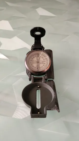 Brújula militar plegable