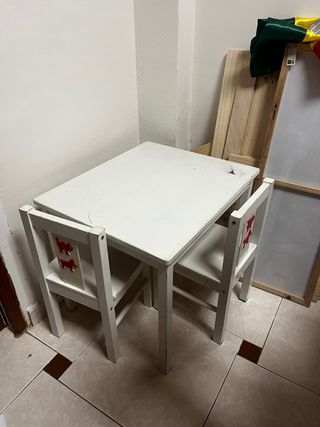 Mesa y 2 Sillas Infantiles IKEA