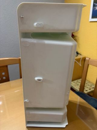 Estantería de esquina para baño en perfecto estado