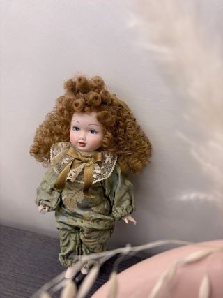 Bambola ceramica da collezione