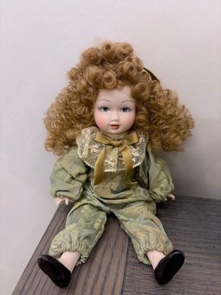 Bambola ceramica da collezione