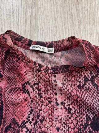 Top transparente estampado serpiente