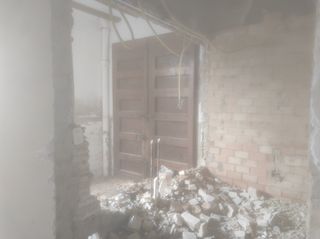 Puerta doble de madera rústica