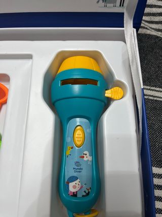 Libro de cuentos  con linterna “Mundo Diver”