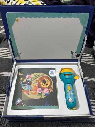 Libro de cuentos  con linterna “Mundo Diver”