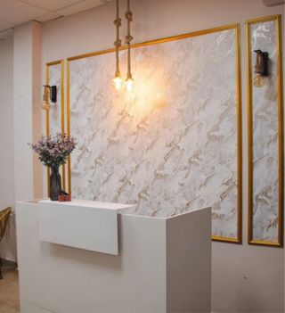 Mueble de recepción blanco