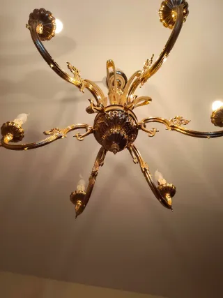 Lámpara de araña dorada antigua