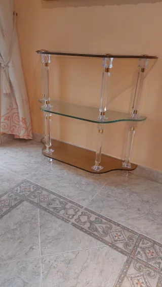 Estante de metacrilato y cristal