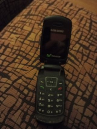 Teléfono Samsung Movistar Negro