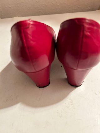 Elegantes Zapatos de piel rojos.