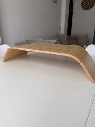 Soporte monitor madera curvo