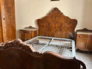 Armario retro de madera maciza