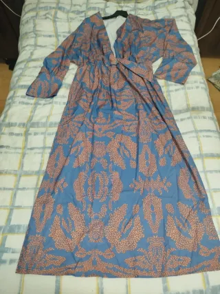 Vestido largo de manga larga con escote en V