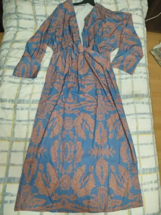 Vestido largo de manga larga con escote en V