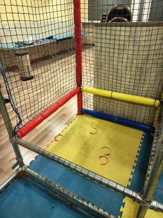 Parque de bolas con tobogán