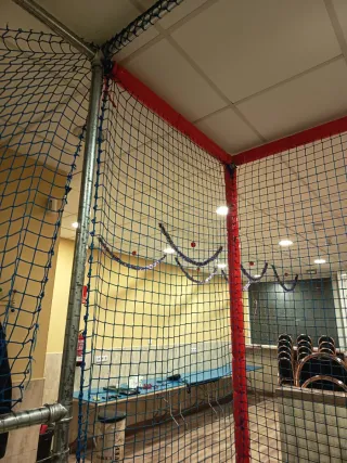 Parque de bolas con tobogán