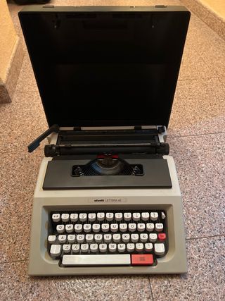 Máquina de escribir Olivetti Lettera 42