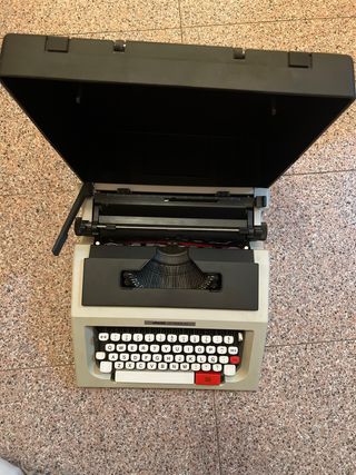 Máquina de escribir Olivetti Lettera 42